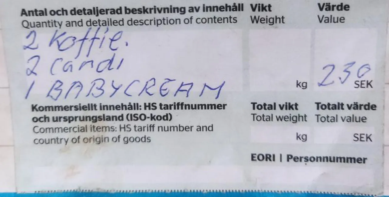 The customs label on the parcel, handwritten: 2 koffie, 2 candi, 1 babycream